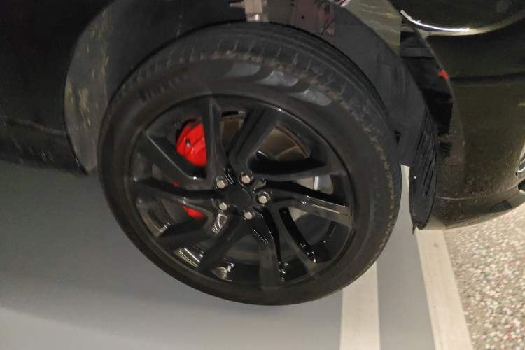 Used Land Rover Range Sport 2019 3.0 L6 HSE DYNAMIC Right Front Wheel Hub