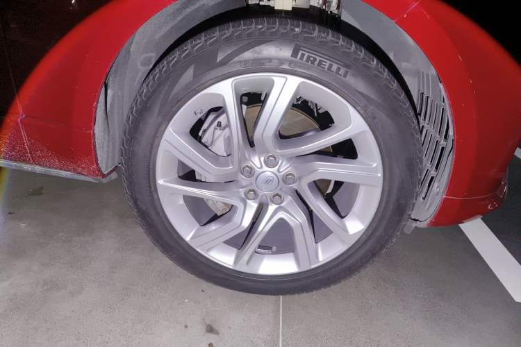 Used Land Rover Range Sport 2019 3.0 L6 HSE DYNAMIC Right Front Wheel Hub