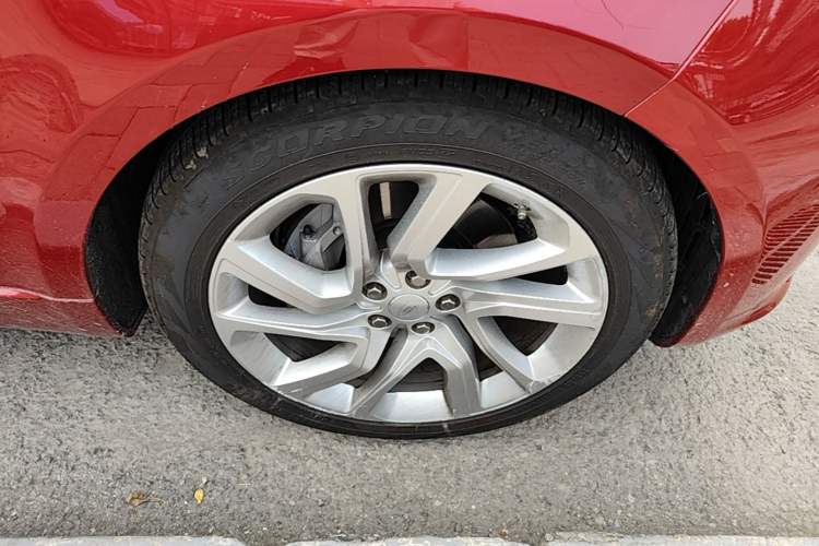 Used Land Rover Range Sport 2019 3.0 L6 HSE DYNAMIC Right Front Wheel Hub