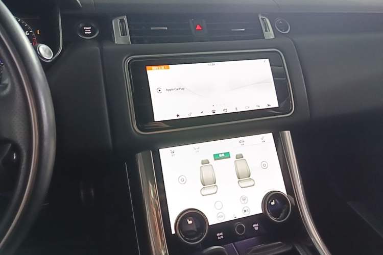 Used Land Rover Range Sport 2019 3.0 L6 HSE DYNAMIC Audio And AC Panel