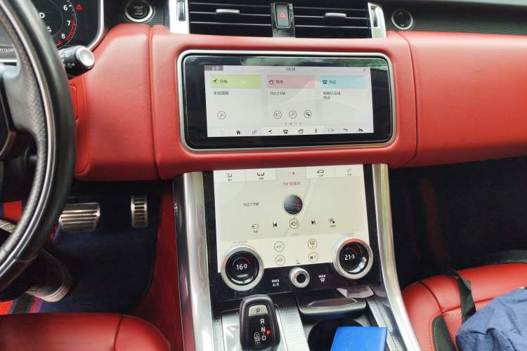 Used Land Rover Range Sport 2019 3.0 L6 HSE DYNAMIC Audio And AC Panel