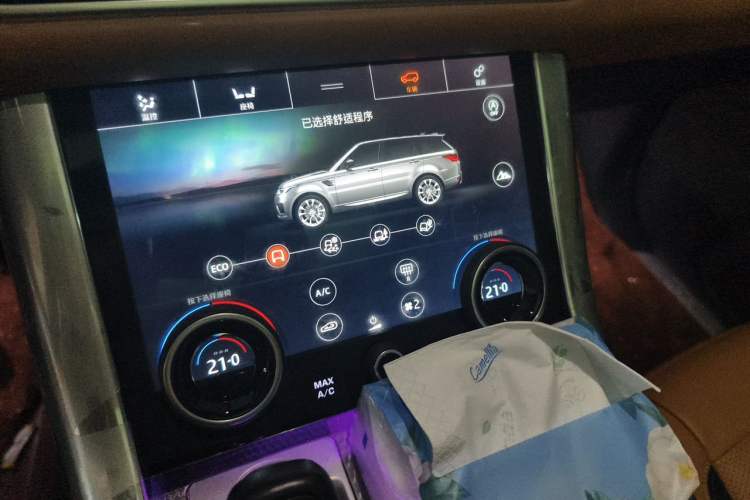 Used Land Rover Range Sport 2019 3.0 L6 HSE DYNAMIC Audio And AC Panel