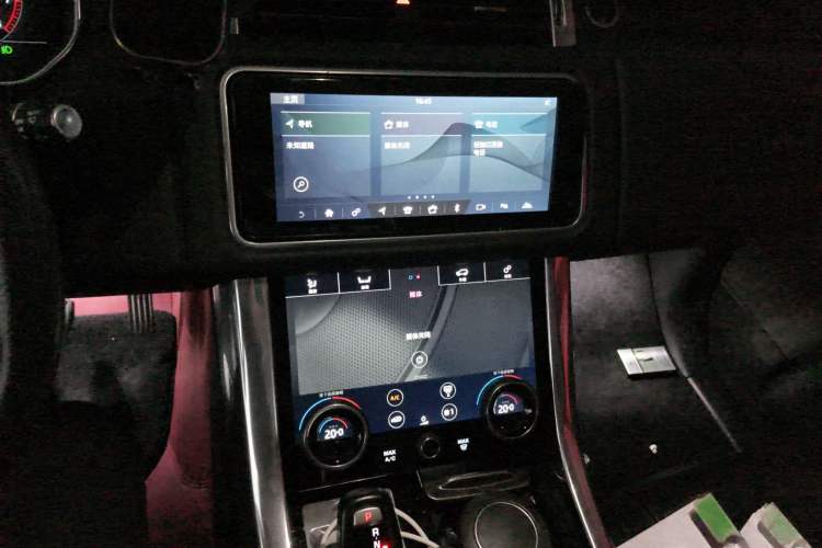 Used Land Rover Range Sport 2019 3.0 L6 SE Audio And AC Panel