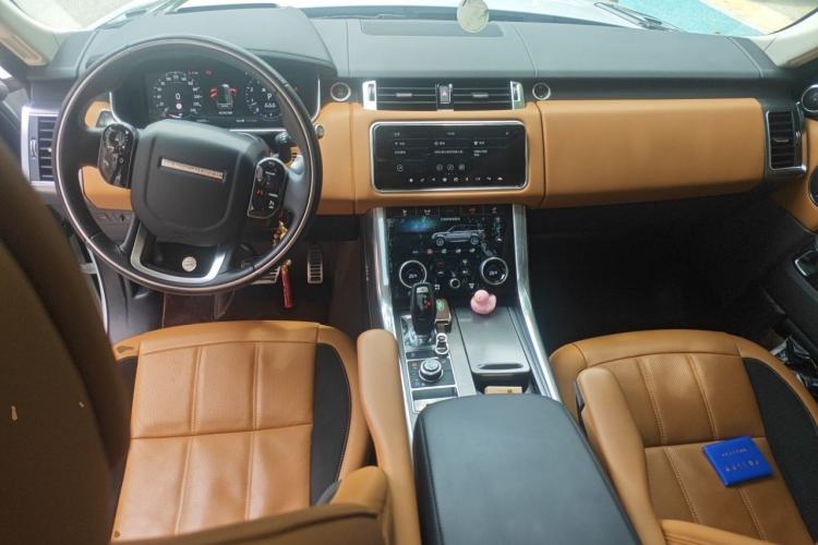 Used Land Rover Range Sport 2019 3.0 L6 HSE DYNAMIC Center Console