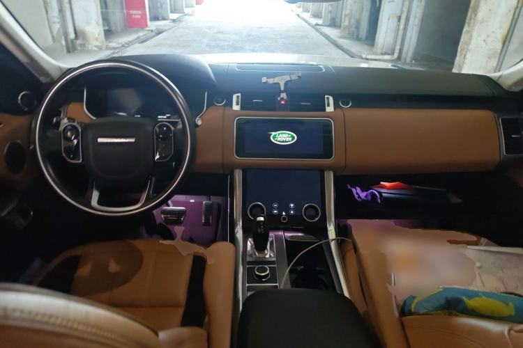 Used Land Rover Range Sport 2019 3.0 L6 HSE DYNAMIC Center Console