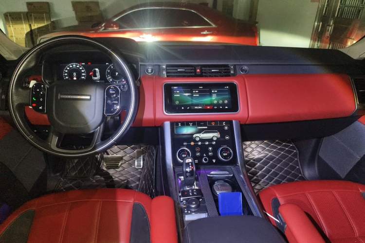 Used Land Rover Range Sport 2019 3.0 L6 HSE DYNAMIC Center Console