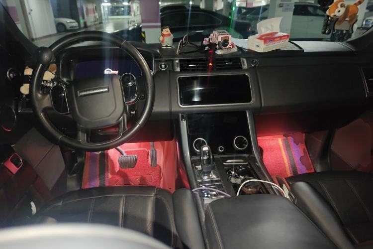Used Land Rover Range Sport 2019 3.0 L6 SE Center Console
