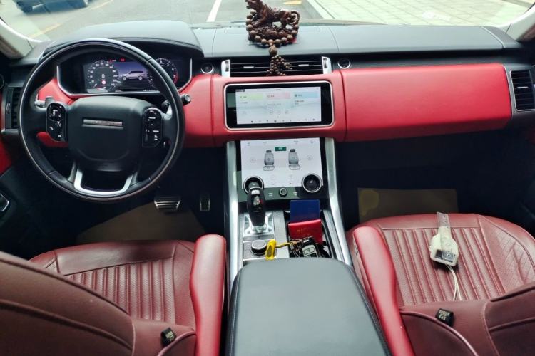 Used Land Rover Range Sport 2019 3.0 L6 HSE DYNAMIC Center Console