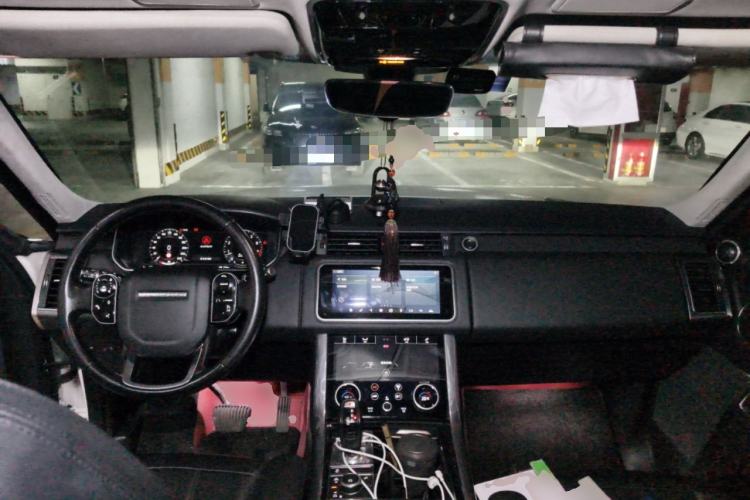Used Land Rover Range Sport 2019 3.0 L6 SE Center Console