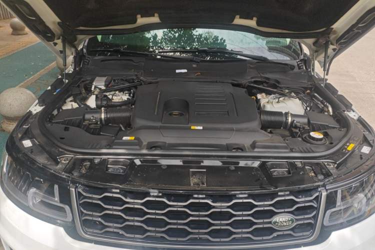 Used Land Rover Range Sport 2019 3.0 L6 HSE DYNAMIC Engine Bay