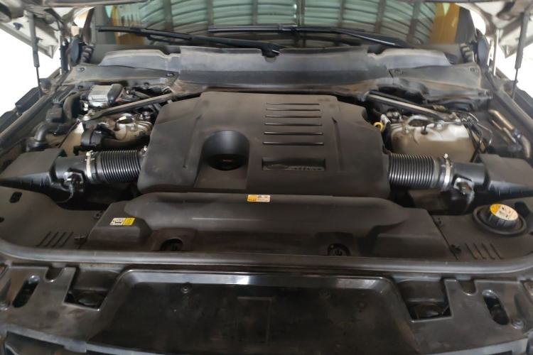 Used Land Rover Range Sport 2019 3.0 L6 HSE DYNAMIC Engine Bay
