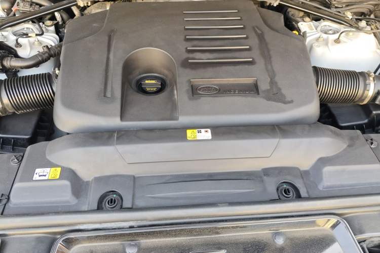Used Land Rover Range Sport 2019 3.0 L6 HSE DYNAMIC Engine Bay