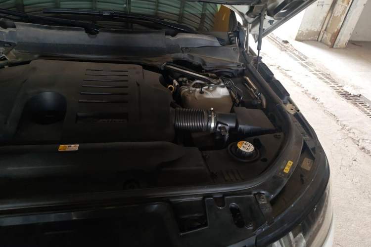 Used Land Rover Range Sport 2019 3.0 L6 HSE DYNAMIC Engine Bay Left