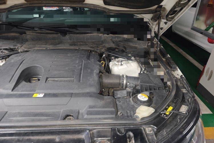 Used Land Rover Range Sport 2019 3.0 L6 SE Engine Bay Left