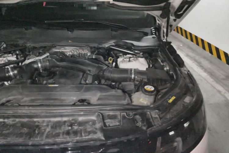 Used Land Rover Range Sport 2019 3.0 L6 SE Engine Bay Left