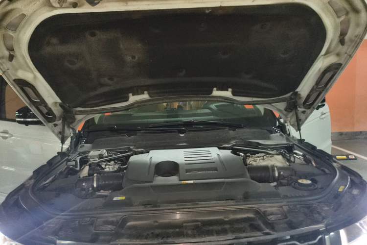 Used Land Rover Range Sport 2019 3.0 L6 HSE DYNAMIC Engine Bay