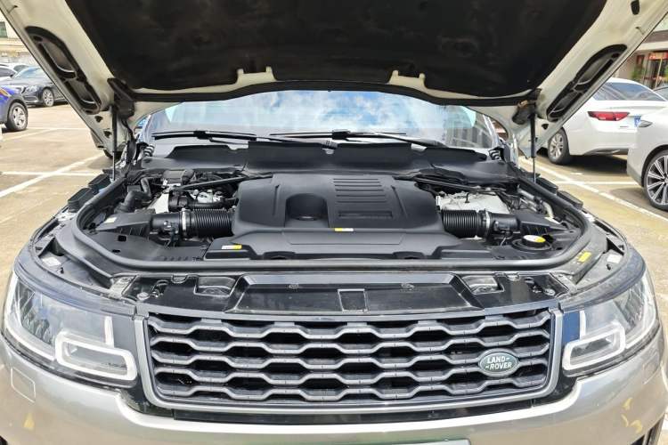 Used Land Rover Range Sport 2019 3.0 L6 HSE DYNAMIC Engine Bay
