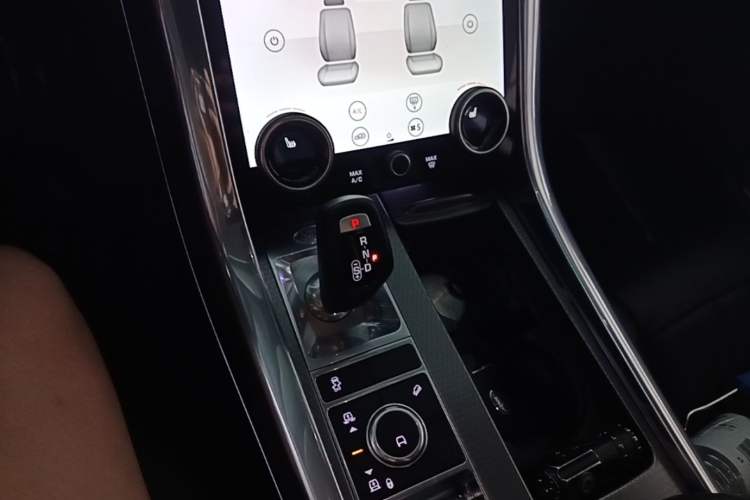 Used Land Rover Range Sport 2019 3.0 L6 HSE DYNAMIC Gear Lever