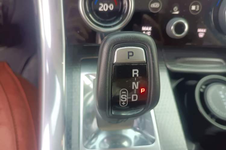 Used Land Rover Range Sport 2019 3.0 L6 HSE DYNAMIC Gear Lever