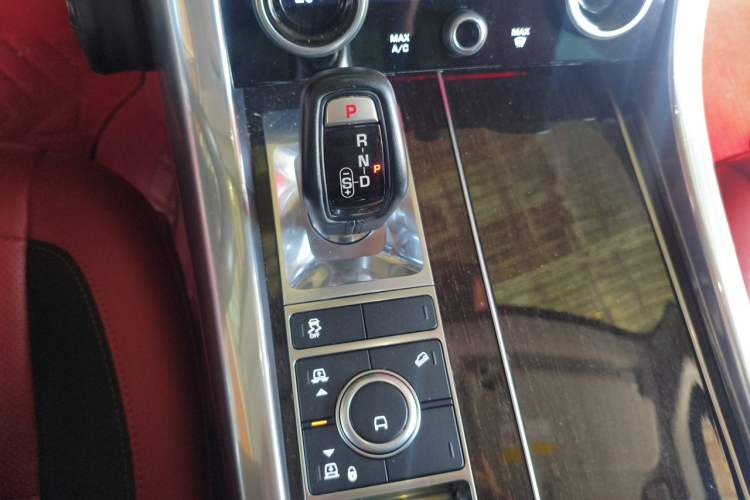 Used Land Rover Range Sport 2019 3.0 L6 HSE DYNAMIC Gear Lever