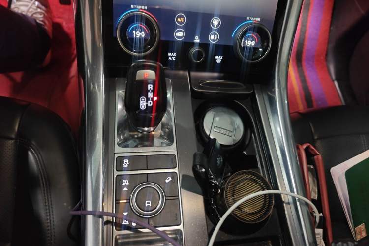 Used Land Rover Range Sport 2019 3.0 L6 SE Gear Lever