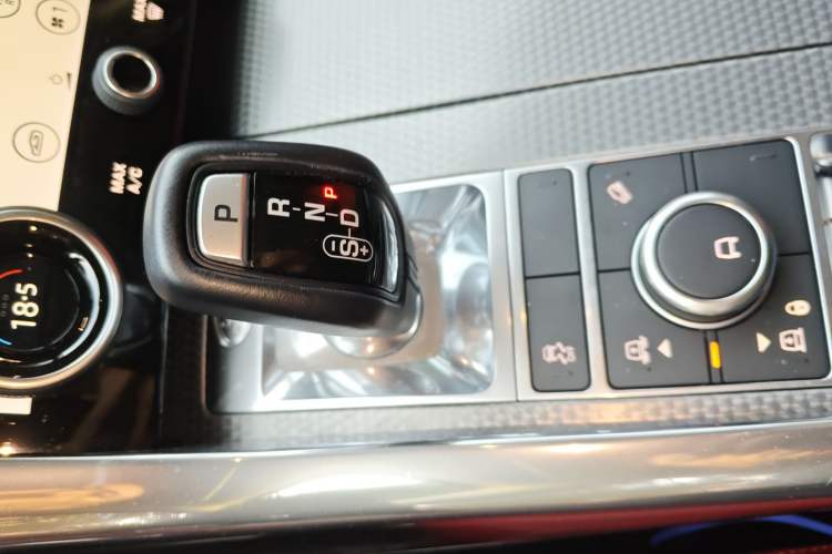 Used Land Rover Range Sport 2019 3.0 L6 HSE DYNAMIC Gear Lever