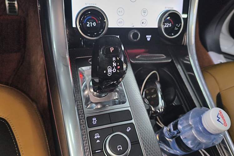 Used Land Rover Range Sport 2019 3.0 L6 SE Gear Lever