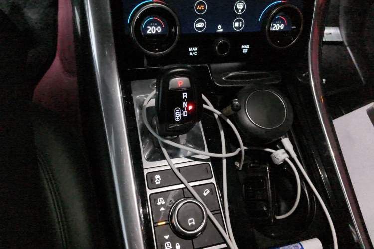 Used Land Rover Range Sport 2019 3.0 L6 SE Gear Lever