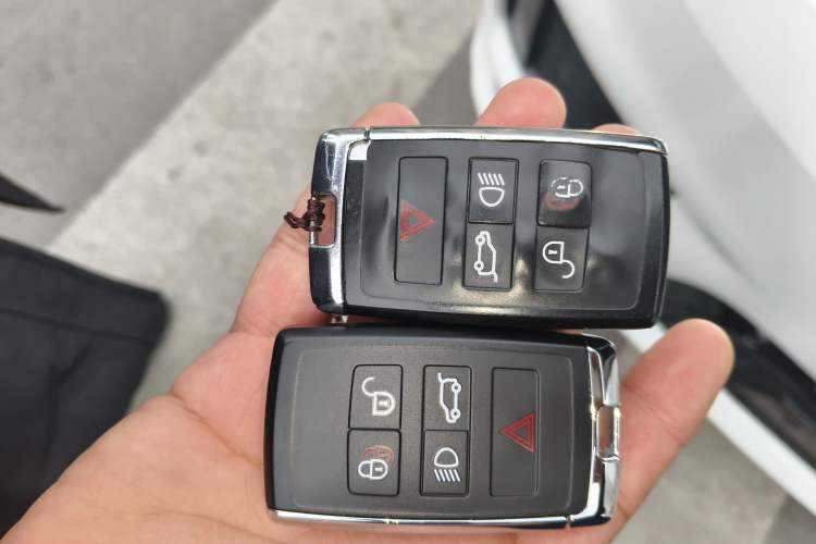Used Land Rover Range Sport 2019 3.0 L6 HSE DYNAMIC Interior 1
