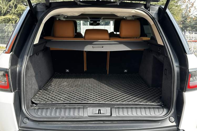 Used Land Rover Range Sport 2019 3.0 SC V6 HSE DYNAMIC Interior 11