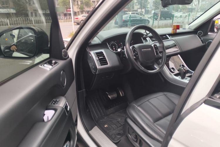 Used Land Rover Range Sport 2019 3.0 L6 HSE DYNAMIC Interior 3