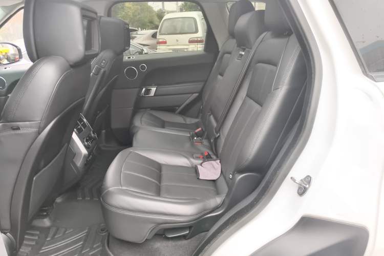 Used Land Rover Range Sport 2019 3.0 L6 HSE DYNAMIC Interior 4