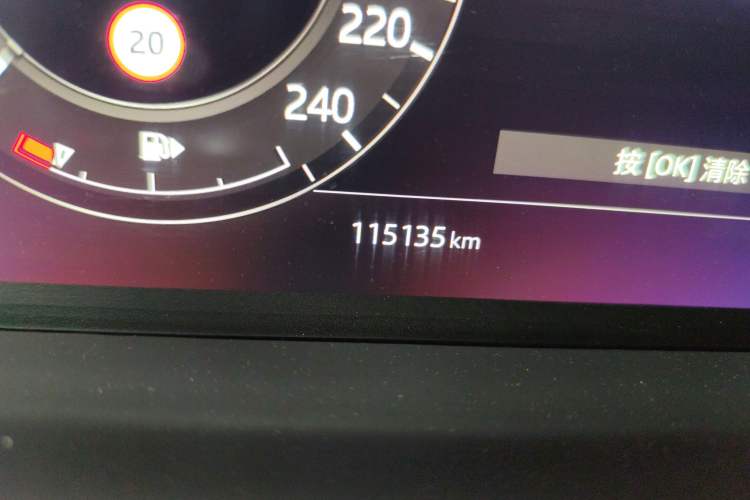 Used Land Rover Range Sport 2019 3.0 L6 HSE DYNAMIC Odometer Close Up