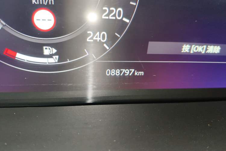 Used Land Rover Range Sport 2019 3.0 L6 HSE DYNAMIC Odometer Close Up