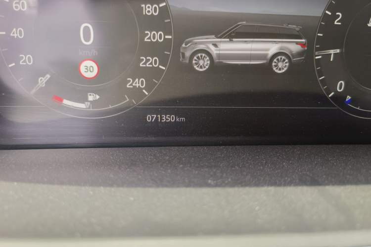 Used Land Rover Range Sport 2019 3.0 L6 HSE DYNAMIC Odometer Close Up