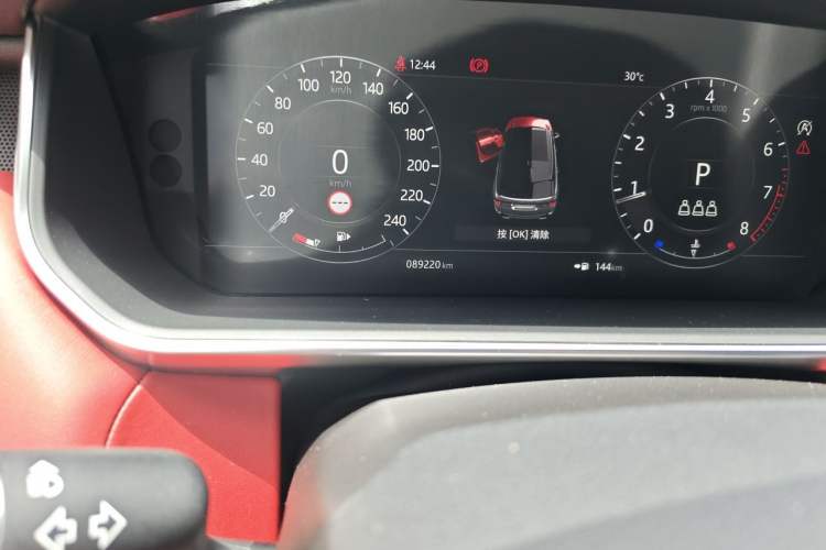 Used Land Rover Range Sport 2019 3.0 L6 HSE DYNAMIC Odometer Close Up