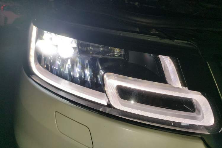 Used Land Rover Range Sport 2019 3.0 L6 HSE DYNAMIC Right Front Headlight