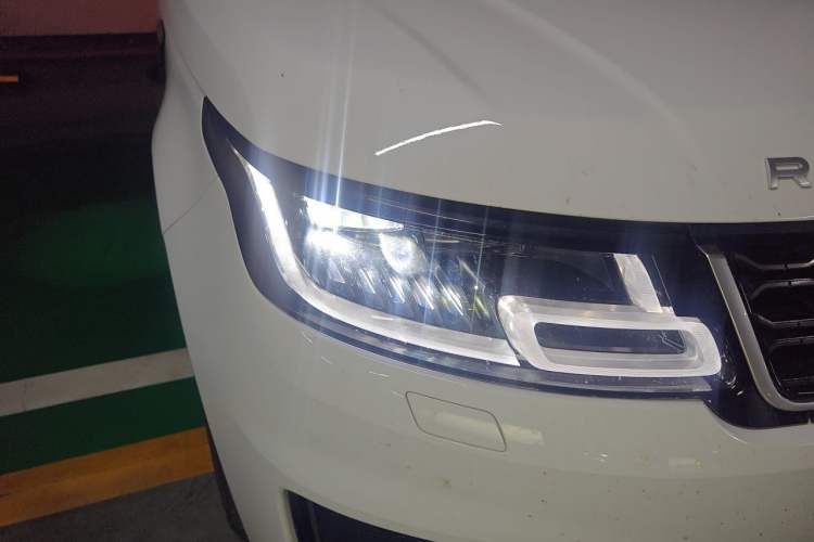 Used Land Rover Range Sport 2019 3.0 L6 SE Right Front Headlight