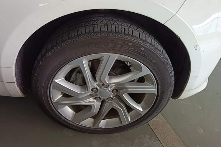 Used Land Rover Range Sport 2019 3.0 L6 HSE DYNAMIC Right Front Wheel Hub