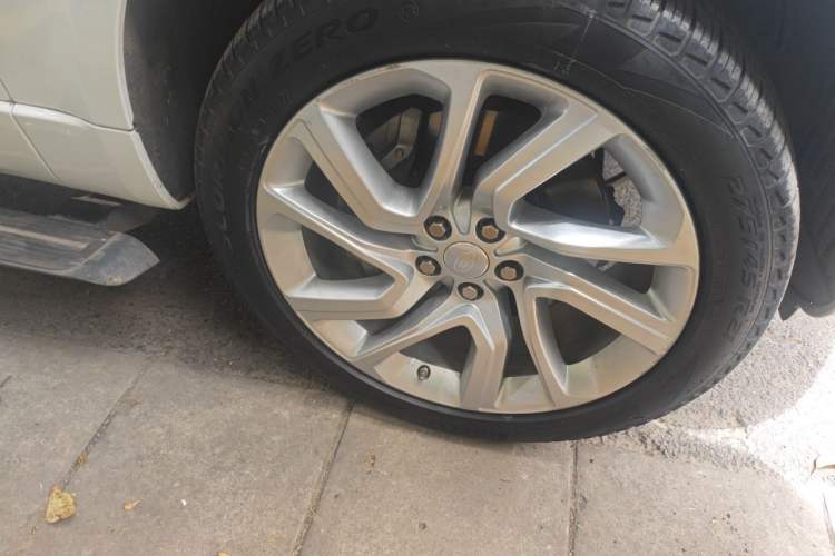Used Land Rover Range Sport 2019 3.0 L6 HSE DYNAMIC Right Front Wheel Hub