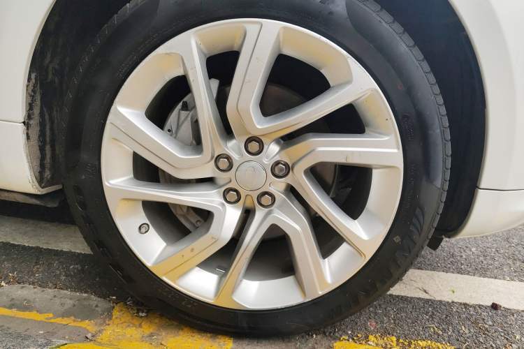 Used Land Rover Range Sport 2019 3.0 L6 HSE DYNAMIC Right Front Wheel Hub