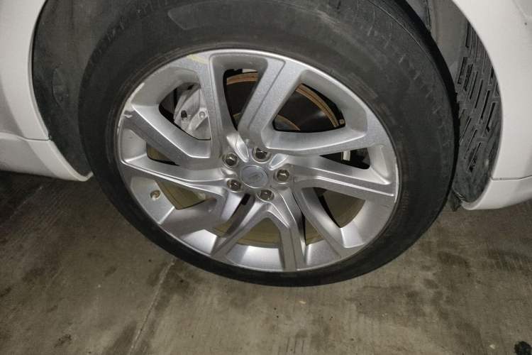 Used Land Rover Range Sport 2019 3.0 L6 HSE DYNAMIC Right Front Wheel Hub