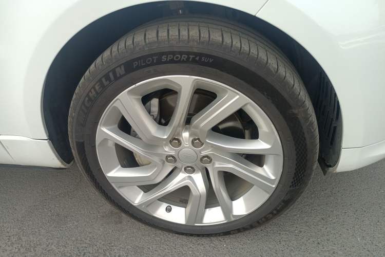 Used Land Rover Range Sport 2019 3.0 L6 HSE DYNAMIC Right Front Wheel Hub