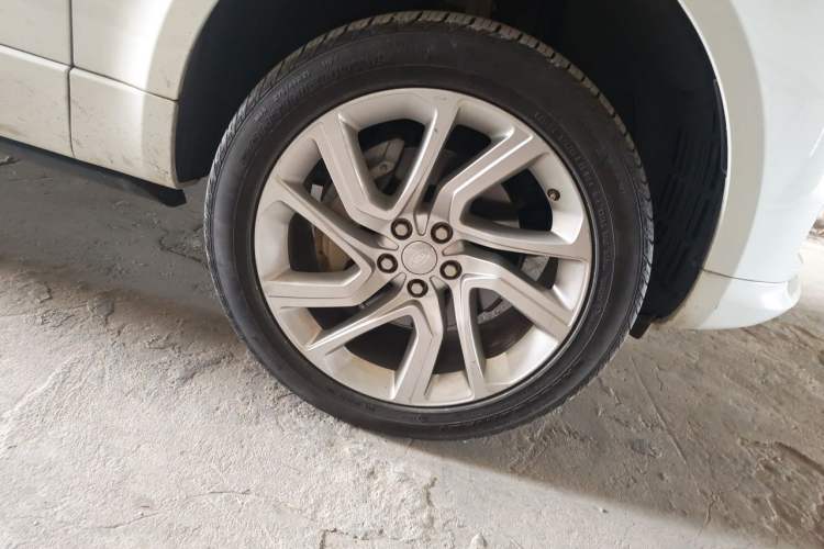 Used Land Rover Range Sport 2019 3.0 L6 HSE DYNAMIC Right Front Wheel Hub