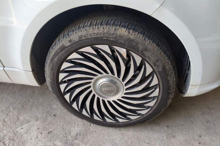 Used Land Rover Range Sport 2019 3.0 L6 HSE DYNAMIC Right Front Wheel Hub