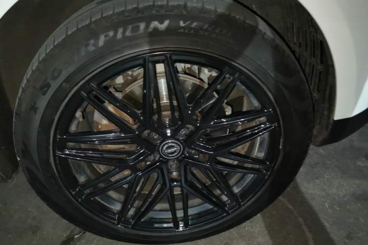 Used Land Rover Range Sport  Right Front Wheel Hub