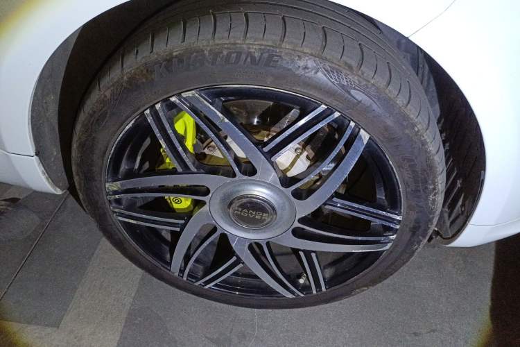Used Land Rover Range Sport 2019 3.0 L6 HSE DYNAMIC Right Front Wheel Hub