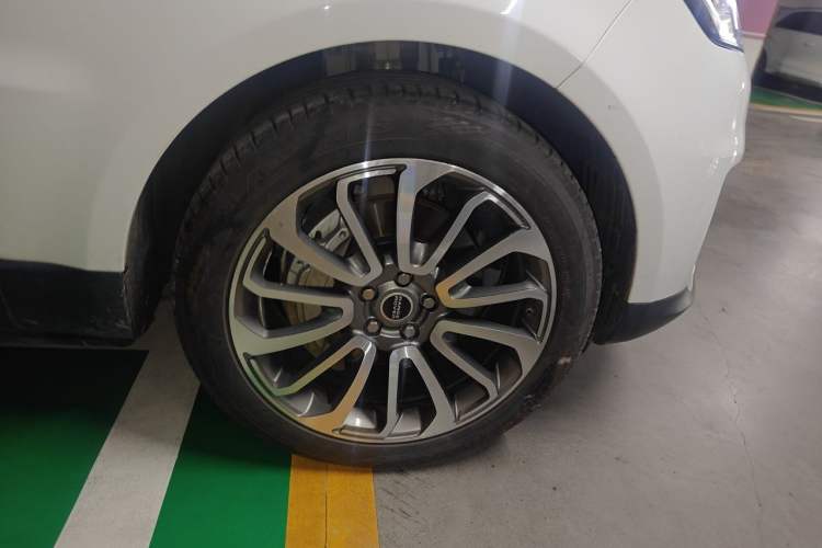 Used Land Rover Range Sport 2019 3.0 L6 SE Right Front Wheel Hub