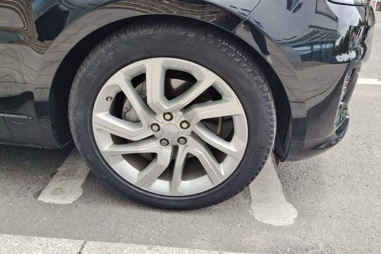 Used Land Rover Range Sport 2019 3.0 L6 HSE DYNAMIC Right Front Wheel Hub