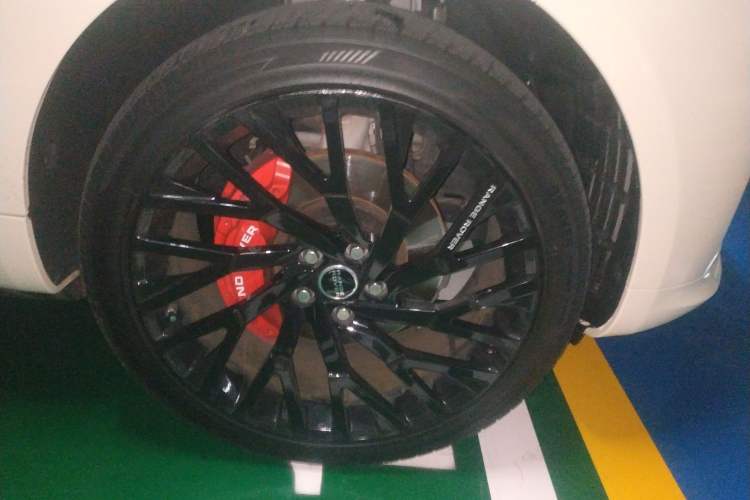 Used Land Rover Range Sport 2019 3.0 L6 HSE DYNAMIC Right Front Wheel Hub